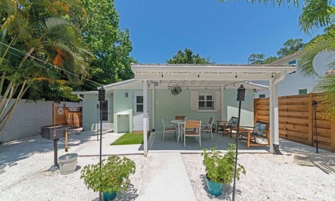 South Sarasota Casa | The Ivanhoe Getaway