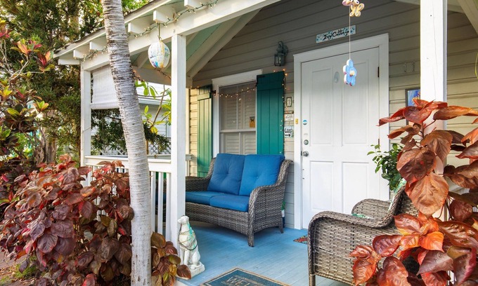 Key West Historic District Cabaña | The Ivy Cottage - Private Home in Key West