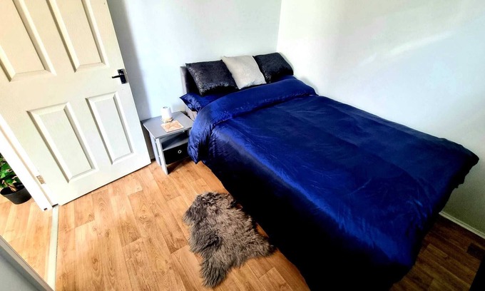 Seacroft Cabina | The Ivy guest house - near Roundhay Park