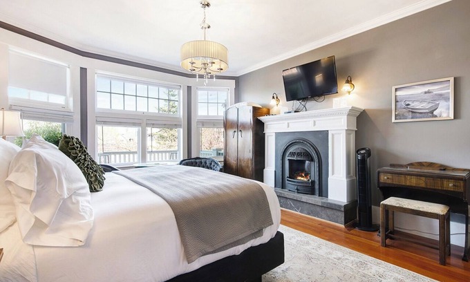 Grandview-Woodland Casa | The Ivy On Parker Guest House