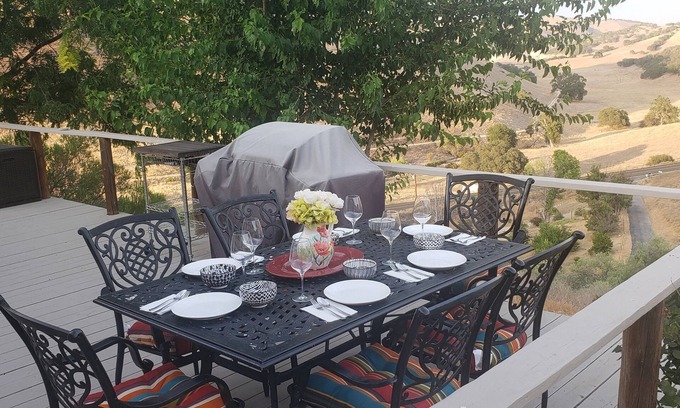 Bradley Casa | The J's Nest Cottage - Quiet Country Cottage with Mountain Views!