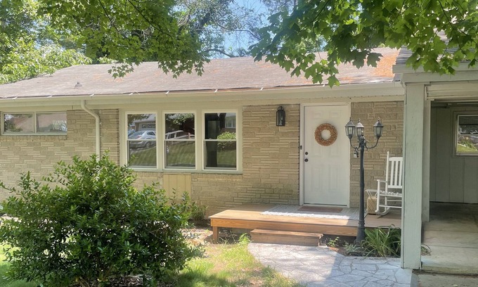 Bristol Casa | The “Jackpot” is mere steps from the Bristol Hard Rock Casino!