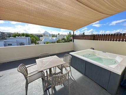 Flic-en-Flac Casa | The Jacuzzi Escape