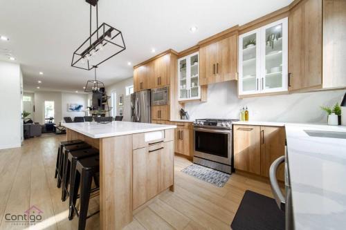 Jasper Place Casa | The Jasper, AC, 4 BD, Sleeps 8, Near DT & WEM!