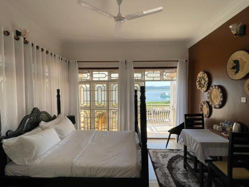 Jinja Cama Y Desayuno | The Jewel and the Lake
