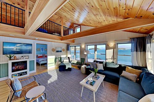 Tenants Harbor Casa | The Jewel of Saint George