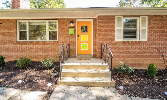 New Carrollton Casa | The Jodie: Beautiful 4-Bedroom, 2-Bathroom, 1-Jacuzzi, and Spacious Event Hall