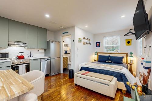 Provincetown Hotel | The Joyce Ellen