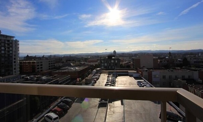 Downtown Victoria Condominio | The Juliet by Victoria Royal Vacations