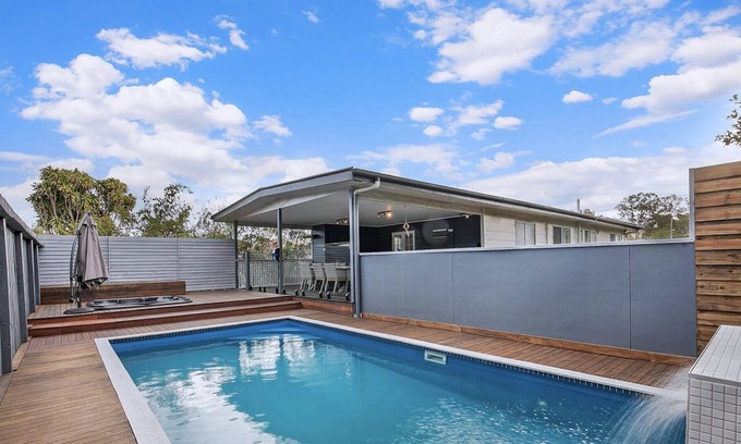 Clontarf Casa | THE JUNE-ROSE: A PRIVATE HOUSE WITH POOL AND SPA!