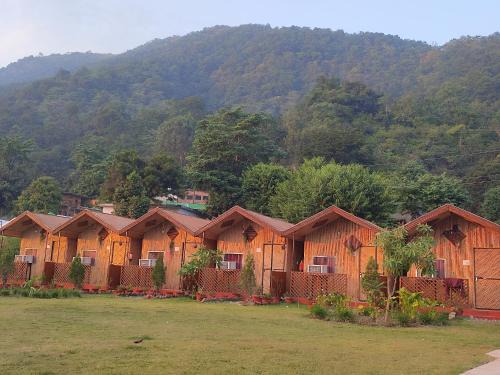 Sirala Otro | The Jungle Mist Inn