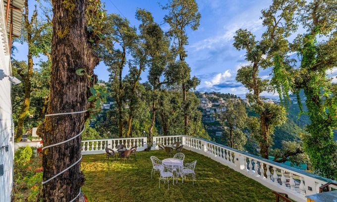 The Mall Road Cabaña | The Junglee Bakri