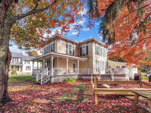Ellicottville Casa | The Kelly House - 4 BR Historic Lodge - Downtown