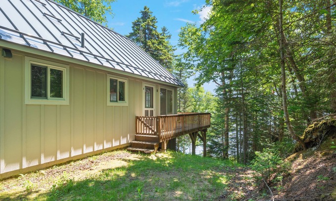 Rangeley Cabina | The Kennel Club - pet friendly, Beaver Mountain Lake