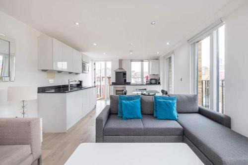 Euston Apartamento | The King's Residence - St Pancras - by Frankie Says
