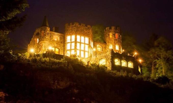 Bolton Landing Otro | 'The King's Suite' in Highlands Castle