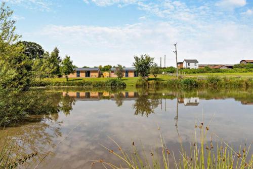 Hereford Casa | The Kingfisher at Canon Bridge Fishery