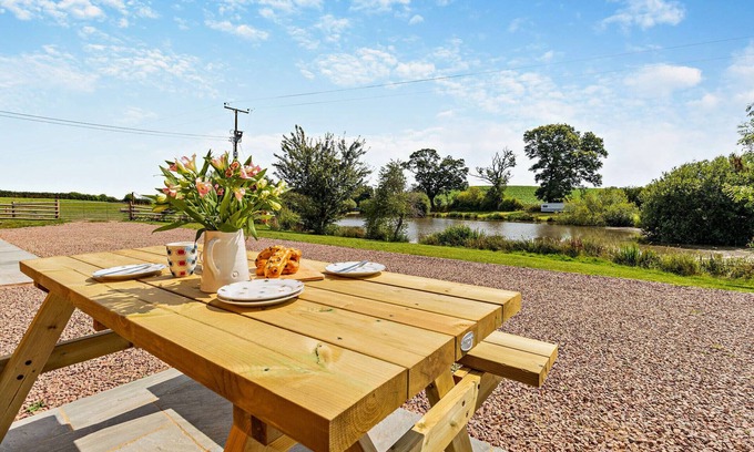 Hereford Casa | The Kingfisher at Canon Bridge Fishery