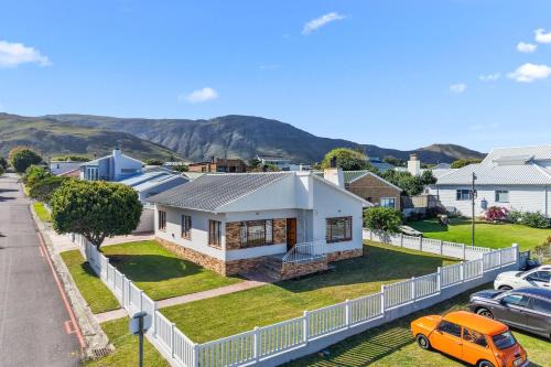Kleinmond Casa | The Kleinmond Cottage by Host Agents