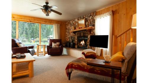 Red River Casa | The Knotty Pine