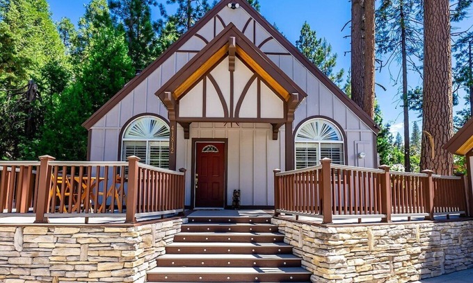 Shaver Lake Cabina | The Knotty Sparrow ~ Prime Spot + S’mores Nights