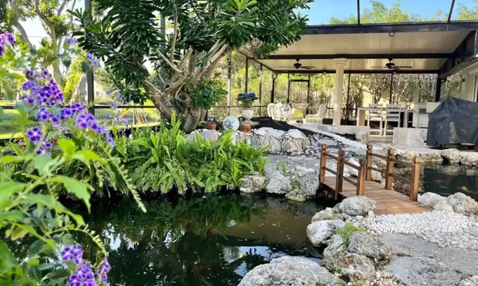 Boynton Beach Casa | The Koi House
