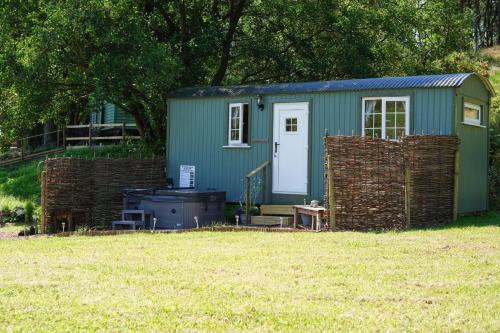 Upper Hulme Cabina | The Laburnum Retreat Shepherd Hut private hot Tub