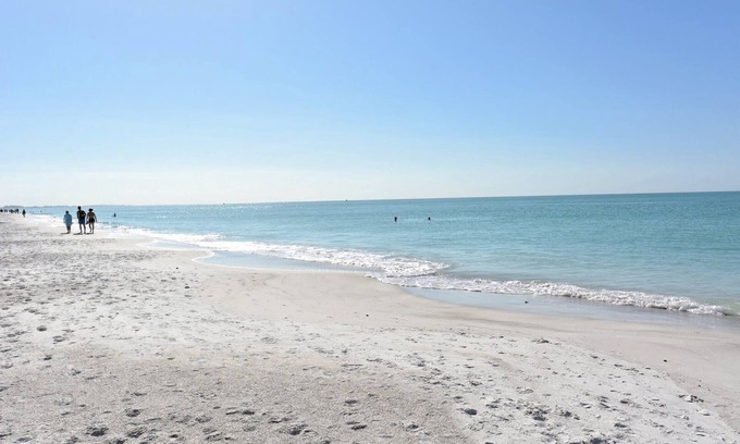 Anna Maria Casa | The Lady Fish 3 Bedroom Home by RedAwning
