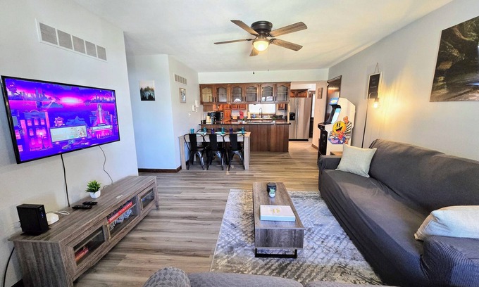 Ottawa Casa | The Lafayette Lounger Unit B, King Bed, Arcade Games