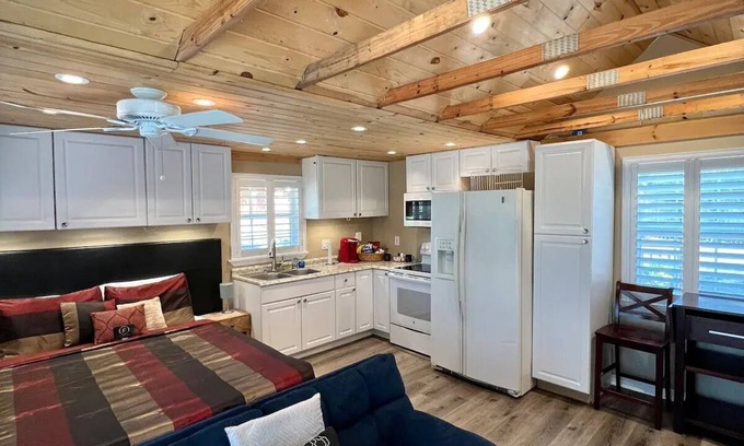 Lake Alfred Cabina | The Lake Alfred Citrus Wood Guest Cabin