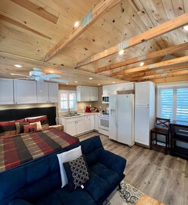 Lake Alfred Casa | The Lake Alfred Citruswood Cabin