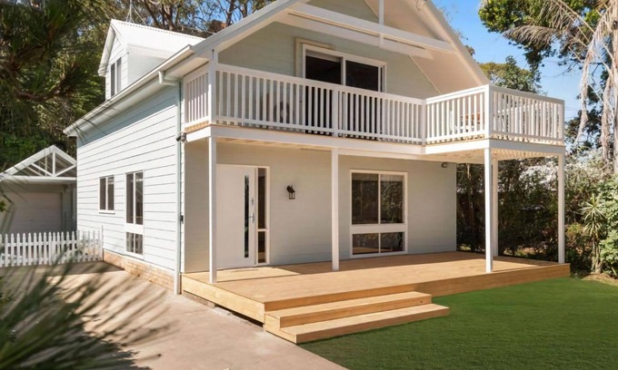 Burrill Lake Casa | Where We Escape - Holiday Management welcomes you to The Lake Hideway on Kendall