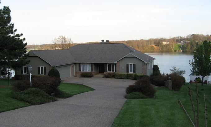 Bella Vista Casa | "La casa del lago en Bella Vista" Muy espaciosa con excelentes vistas
