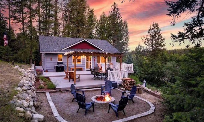 Newport Casa | The Lake House at Sacheen