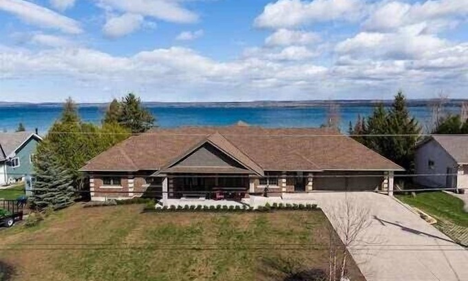 Georgian Bluffs Casa | The Lake House