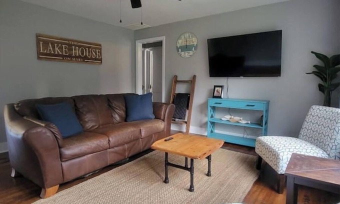 Augusta Casa | The Lake House on Mary