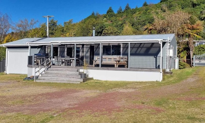 Motuoapa Cabaña | The Lake House - Taupo Holiday Home