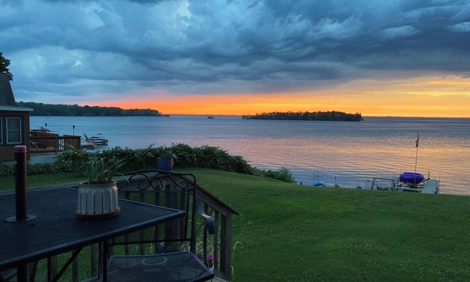 Durhamville Cabaña | The Lake House