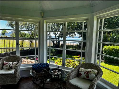 Holdens Bay Casa | The Lake House with private spa Lake Rotorua