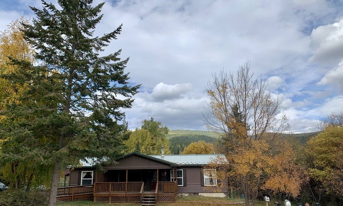Lake Mary Ronan Cabaña | The Lake Mary Ronan Lodge w/ Waffles!