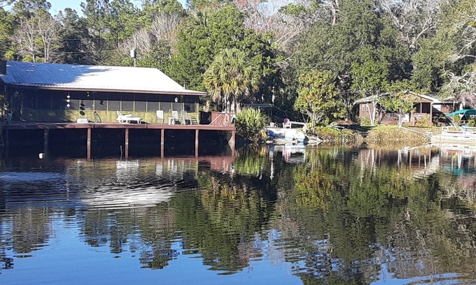 Steinhatchee Casa | The Lake Retreat of Steinhatchee- ¡Dos joyas de la corona de todos los alquileres de Steinhatchee!