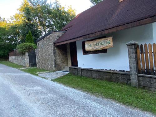 Taut Casa | The LakeHouse Tauț