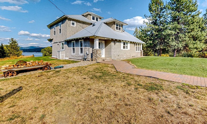 Loon Lake Casa | The Lakeside Farmhouse | Historic charmer with private dock & covered patio