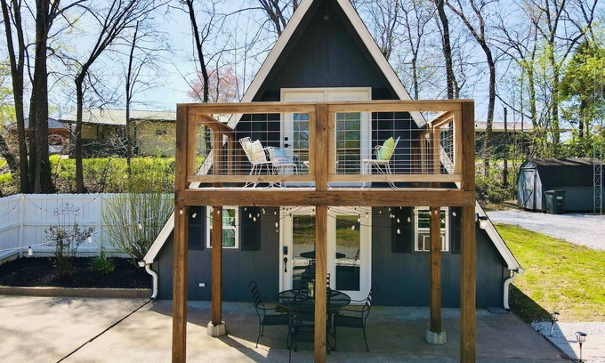 Hardin Casa | The Lakeside Loft- KY Lake Escape - Pirates Cove