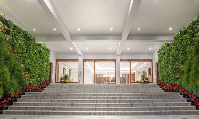Mathura Hotel | The Lalita Grand