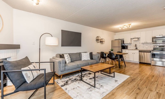 Collingwood Condominio | The Landing Pad - Condo in Collingwood