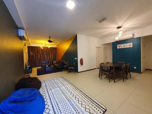 Seri Tanjung Pinang Apartamento | The Landmark by Katana 3BR to 4BR Luxury Seaview Landmark Homestay at Gurney 15-16pax 无敌海景套房