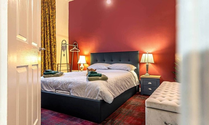 Kirkcaldy Casa | The Lang Toun Bothy - by the Sea & Near Edinburgh