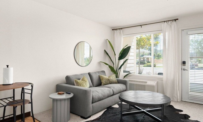 Paradise Apartamento | The Lassen | Spacious & Private 1bdrm in Paradise