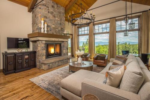 Spanish Peaks Casa | The Last Best Chalet